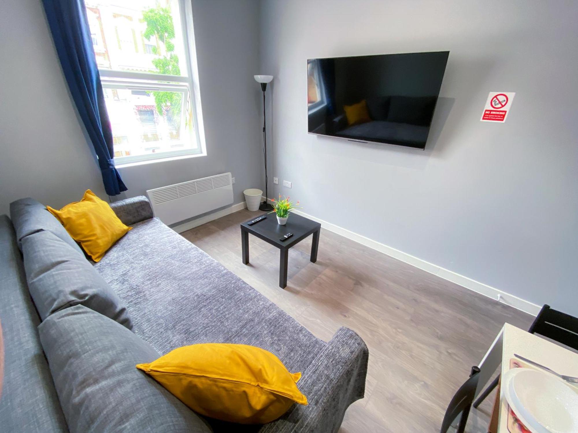 Modern 1 Bedroom Flat In Wood Green London Eksteriør bilde