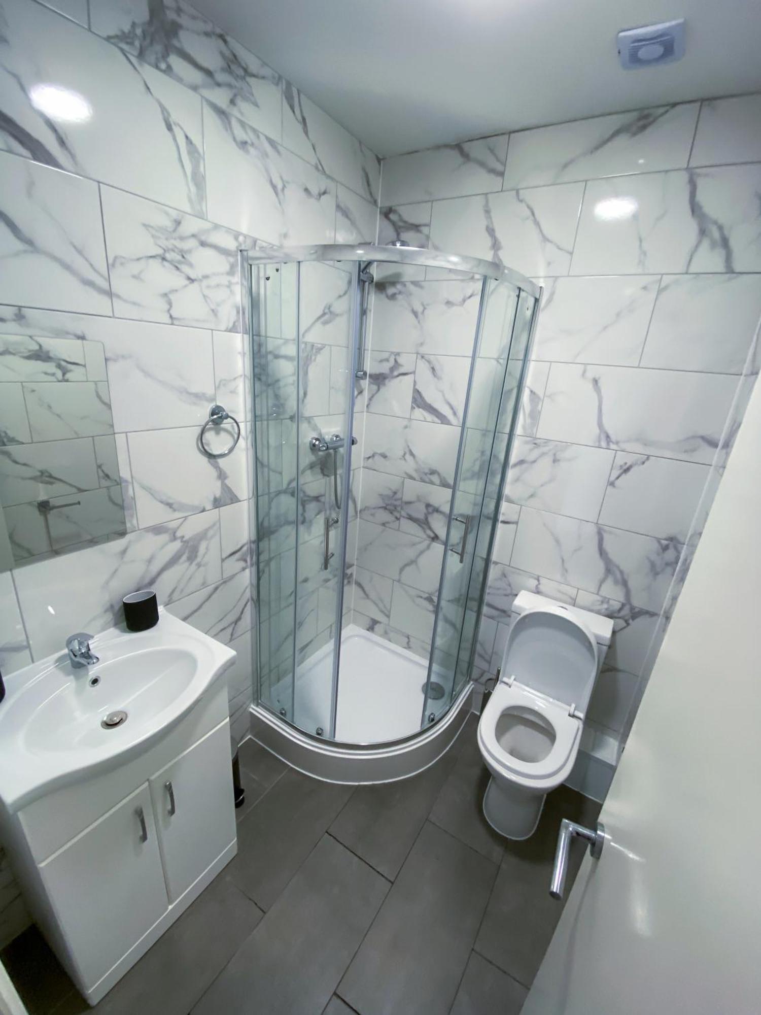 Modern 1 Bedroom Flat In Wood Green London Eksteriør bilde
