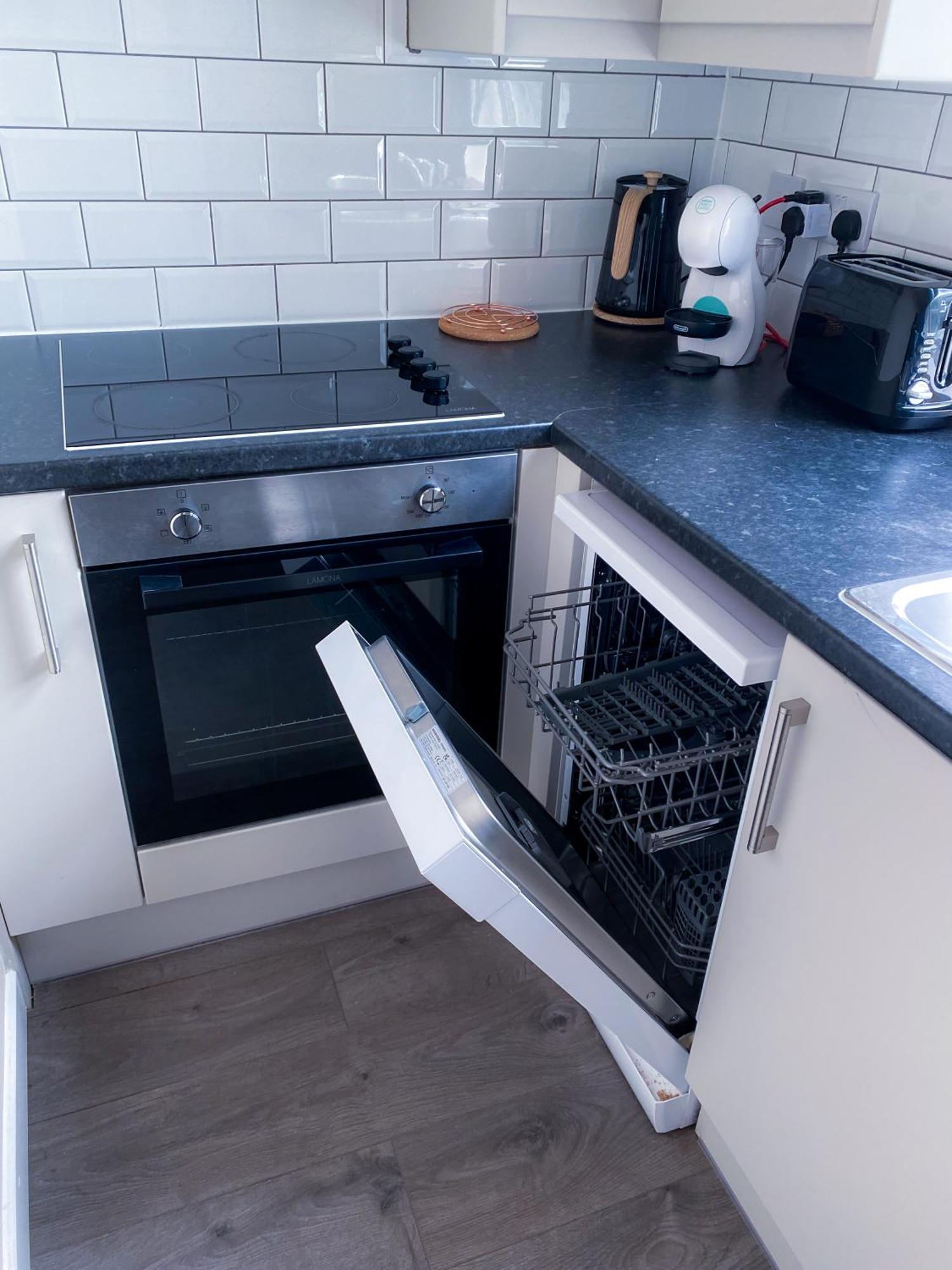 Modern 1 Bedroom Flat In Wood Green London Eksteriør bilde
